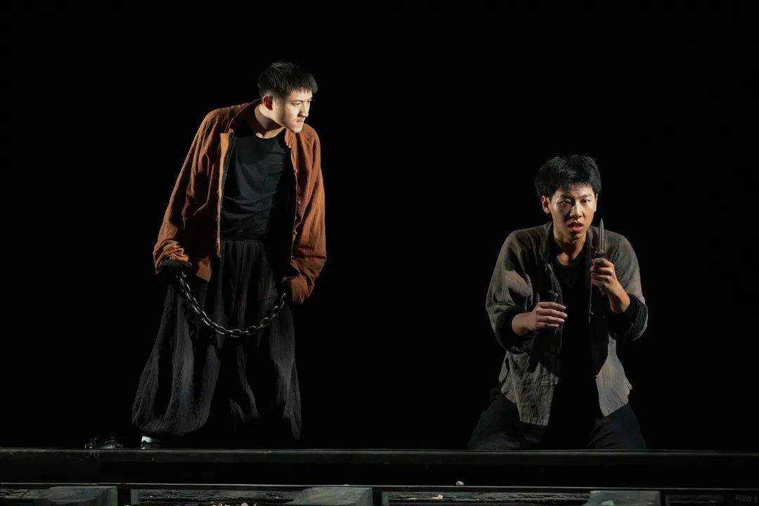 今晚澳門開三肖兔羊蛇,089期36-20-46-37-33-27T：19