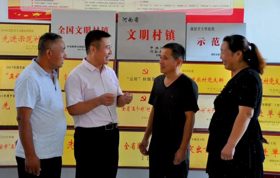 貢許村新任領(lǐng)導(dǎo)團(tuán)隊(duì)引領(lǐng)村莊開啟嶄新篇章