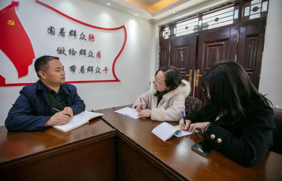 賀塬村委會(huì)新任領(lǐng)導(dǎo)及其引領(lǐng)下的新氣象