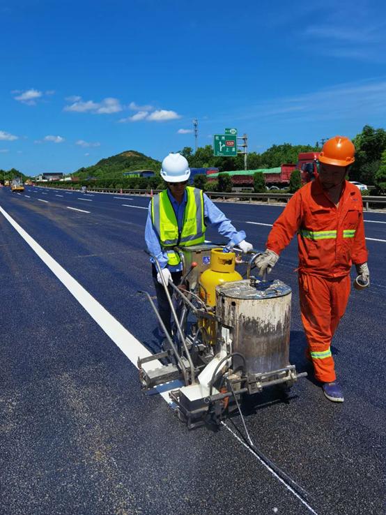 最新道路標(biāo)線推車(chē)手招募，行業(yè)趨勢(shì)與角色重塑的挑戰(zhàn)
