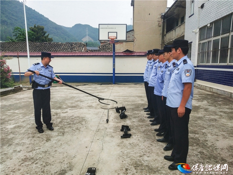 保康县公安局深化警务改革，携手共建平安保康的最新新闻